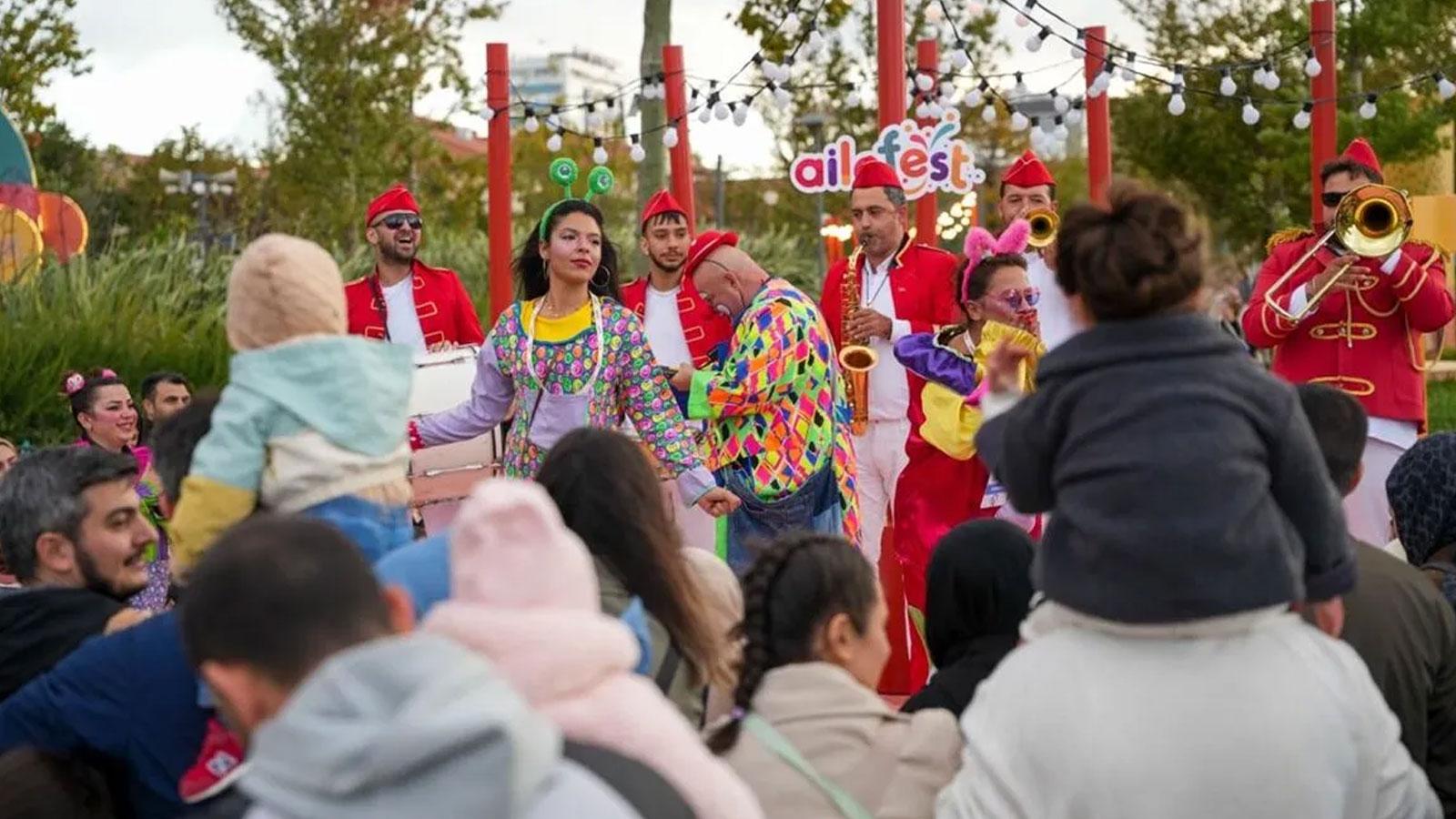 Rami Kütüphanesi'nde düzenlenen AileFest'i 825 bin kişi ziyaret etti