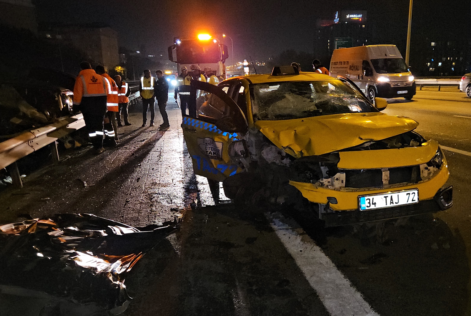 Kağıthane'de otomobil ile taksi çarpıştı: 1 ölü, 2 yaralı!