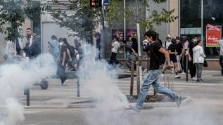 Paris sokakları savaş alanına döndü! Eğitim protestoları büyüyor