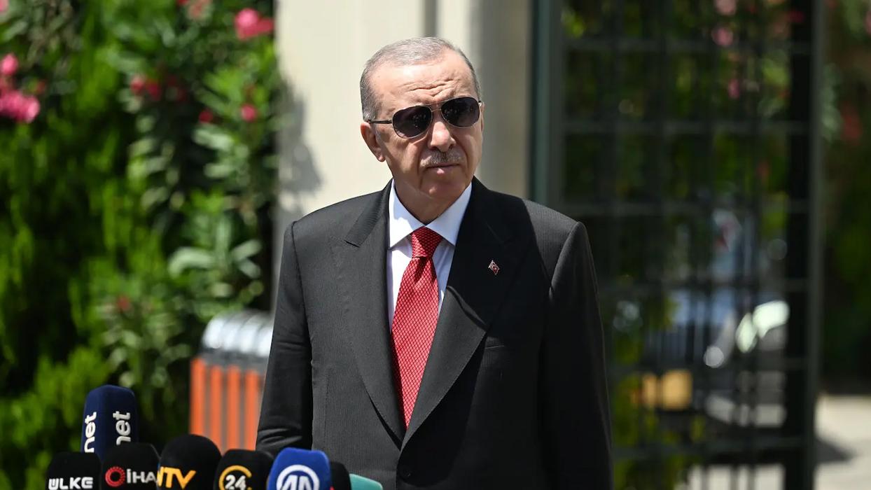 Cumhurbaşkanı Erdoğan cuma namazını Dolmabahçe'de kıldı