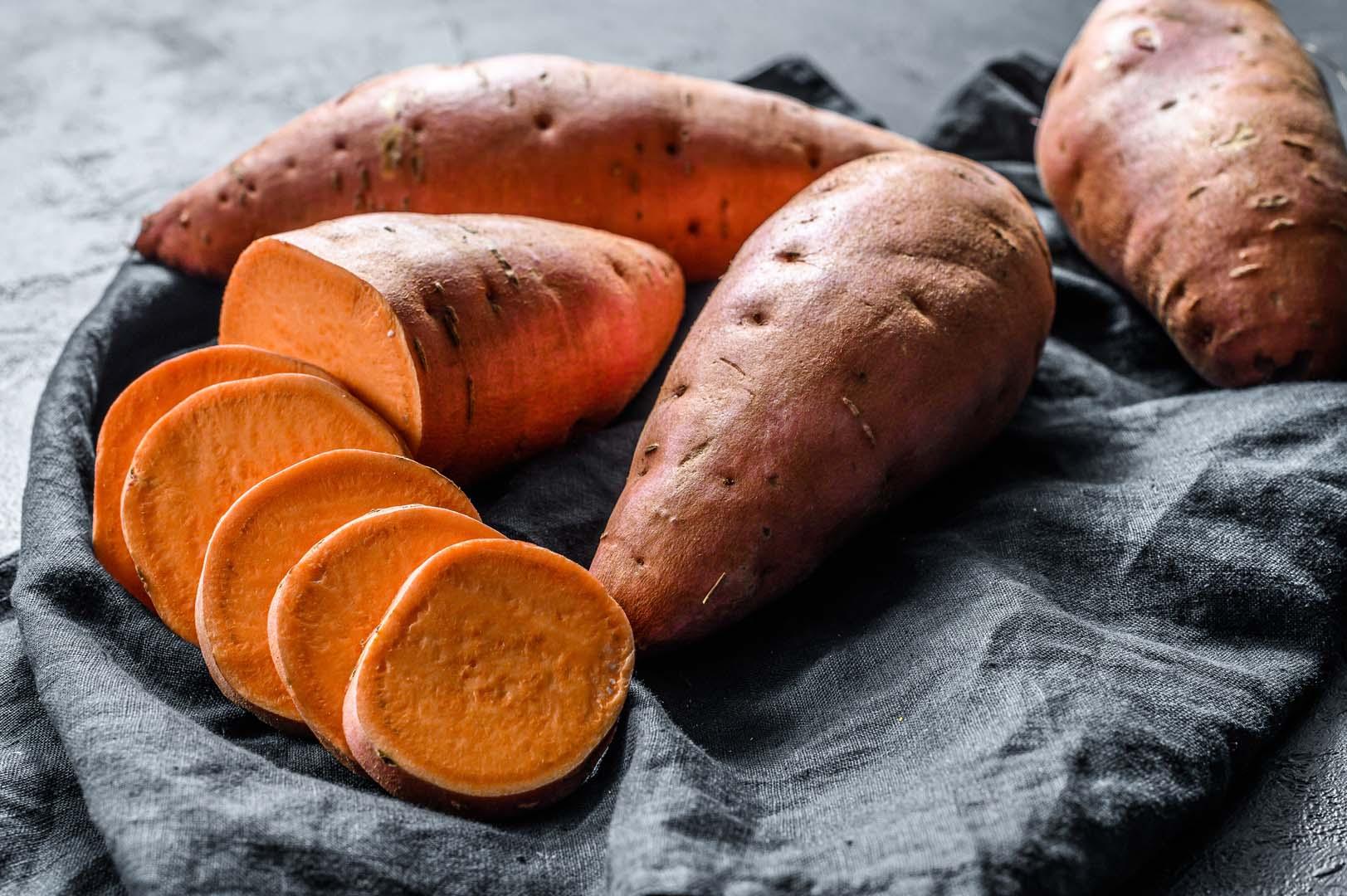Fırınlanmış ve haşlanmış tatlı patates arasındaki farklar ne?