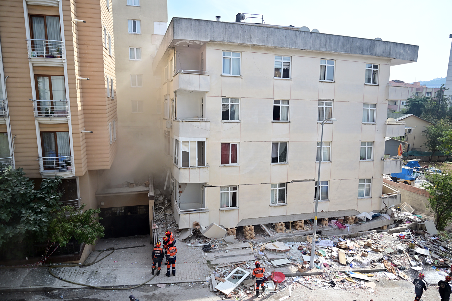 Maltepe'de çöken binada ihmal zinciri: Ön bilirkişi raporu ortaya çıktı