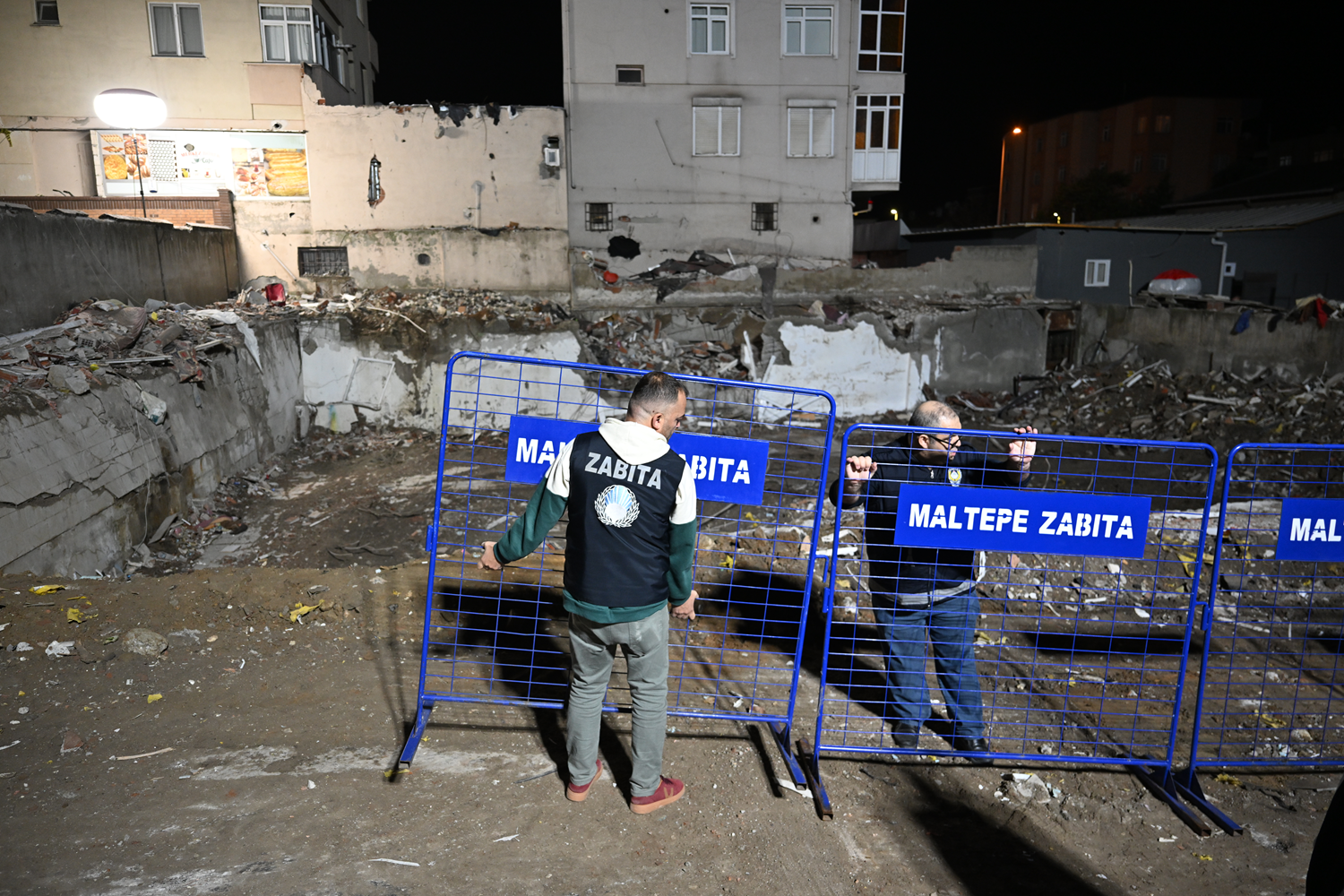 Maltepe'de kısmen çöken binanın enkazında çalışmalar tamamlandı