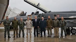 Gökyüzünün lideri F-16 savaş uçakları Letonya semalarında! Melnis, Türkiye'ye teşekkür etti