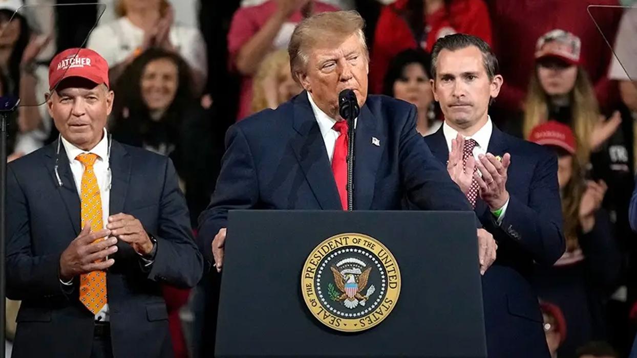 ABD Başkanı Trump kendi seçmenini böyle ti'ye aldı! Hakaret etti yine de alkışlandı