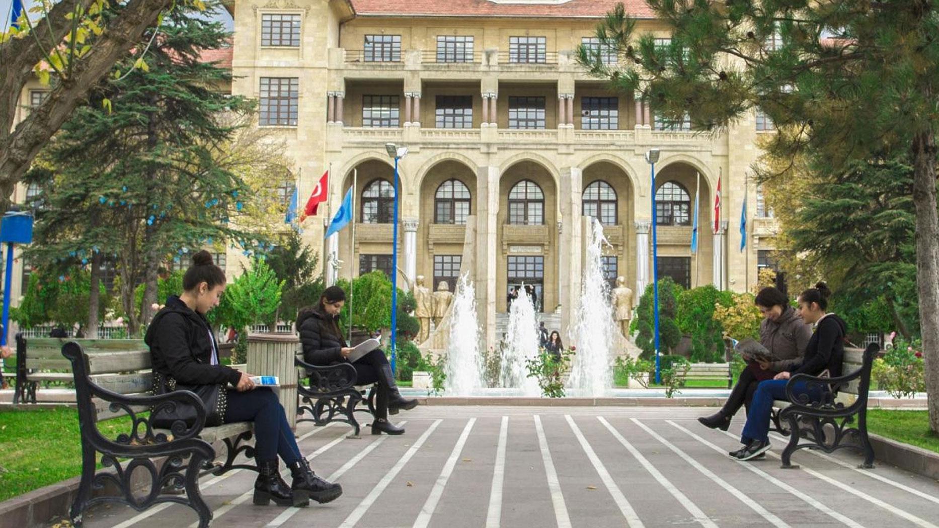 Cumhurbaşkanı Erdoğan müjdeyi duyurdu: Üniversite öğrencilerine aylık 19 bin TL destek