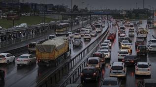 İstanbul'da sağanak hayatı felç etti: Trafik yoğunluğu yüzde 89'e çıktı