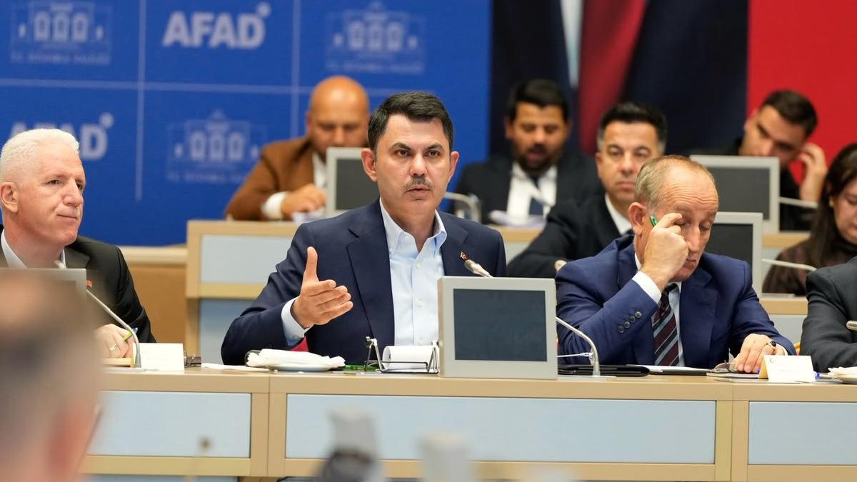İstanbul'da kriz masası! Bakan Kurum, Afet Koordinasyon ekibini topladı