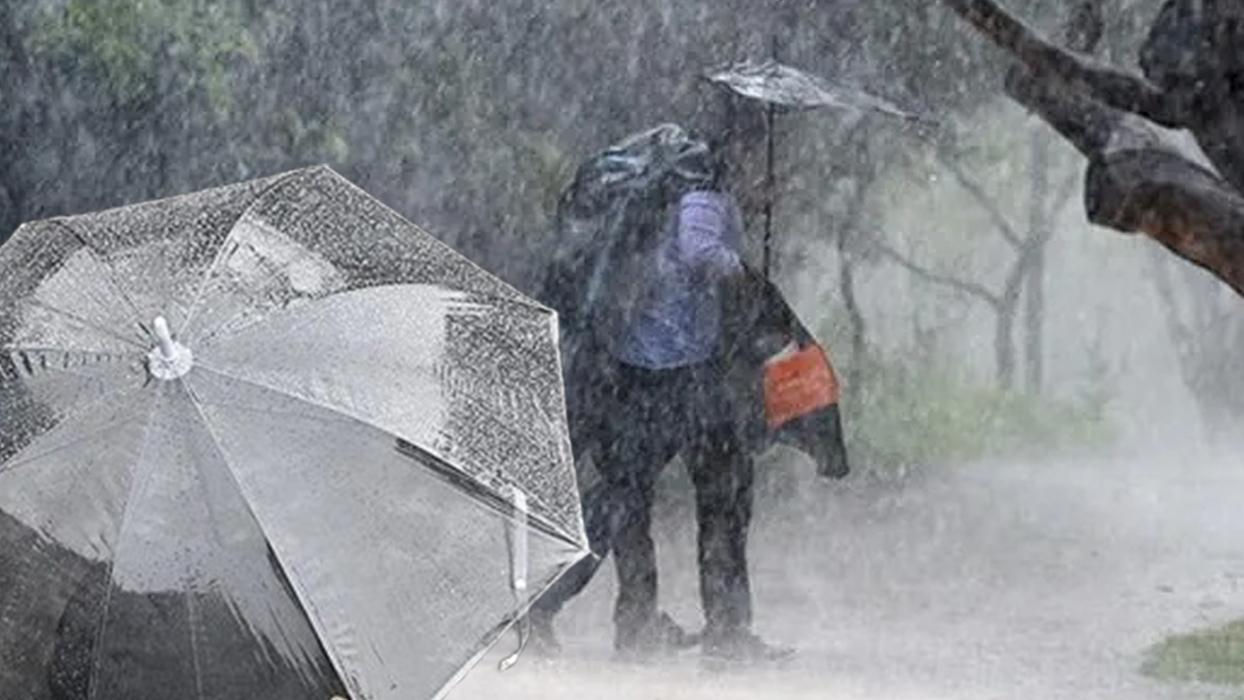 İstanbul'da turuncu kodlu alarm: Kuvvetli yağış ve fırtına saatler içinde etkisini gösterecek