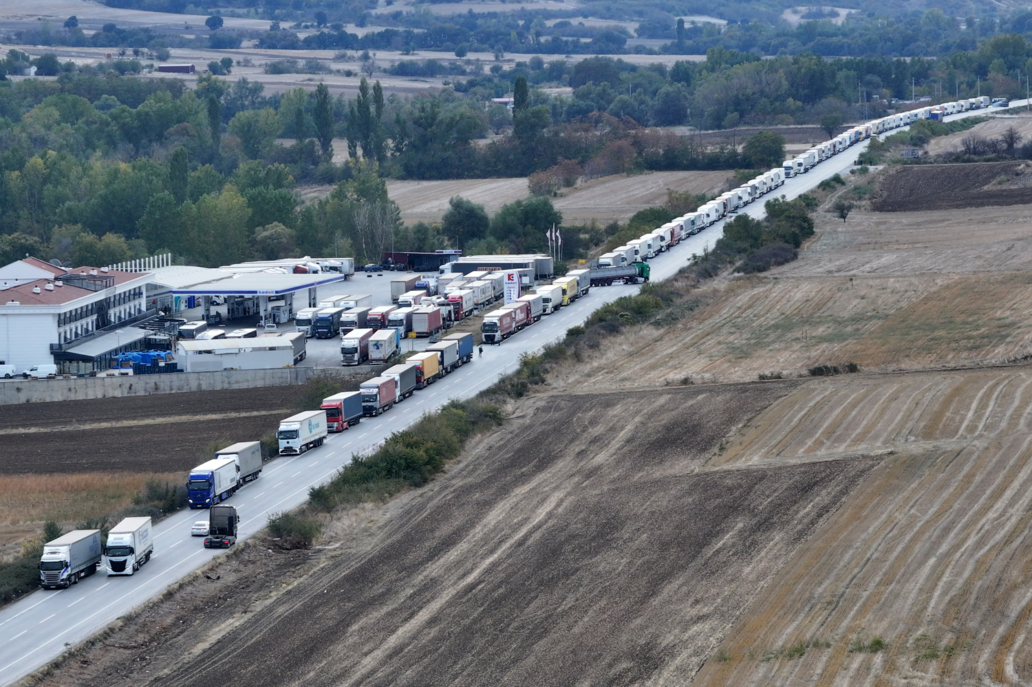 Bulgaristan tarafındaki bakım ihracat hattını tıkadı: Hamzabeyli'de 27 km'lik kuyruk