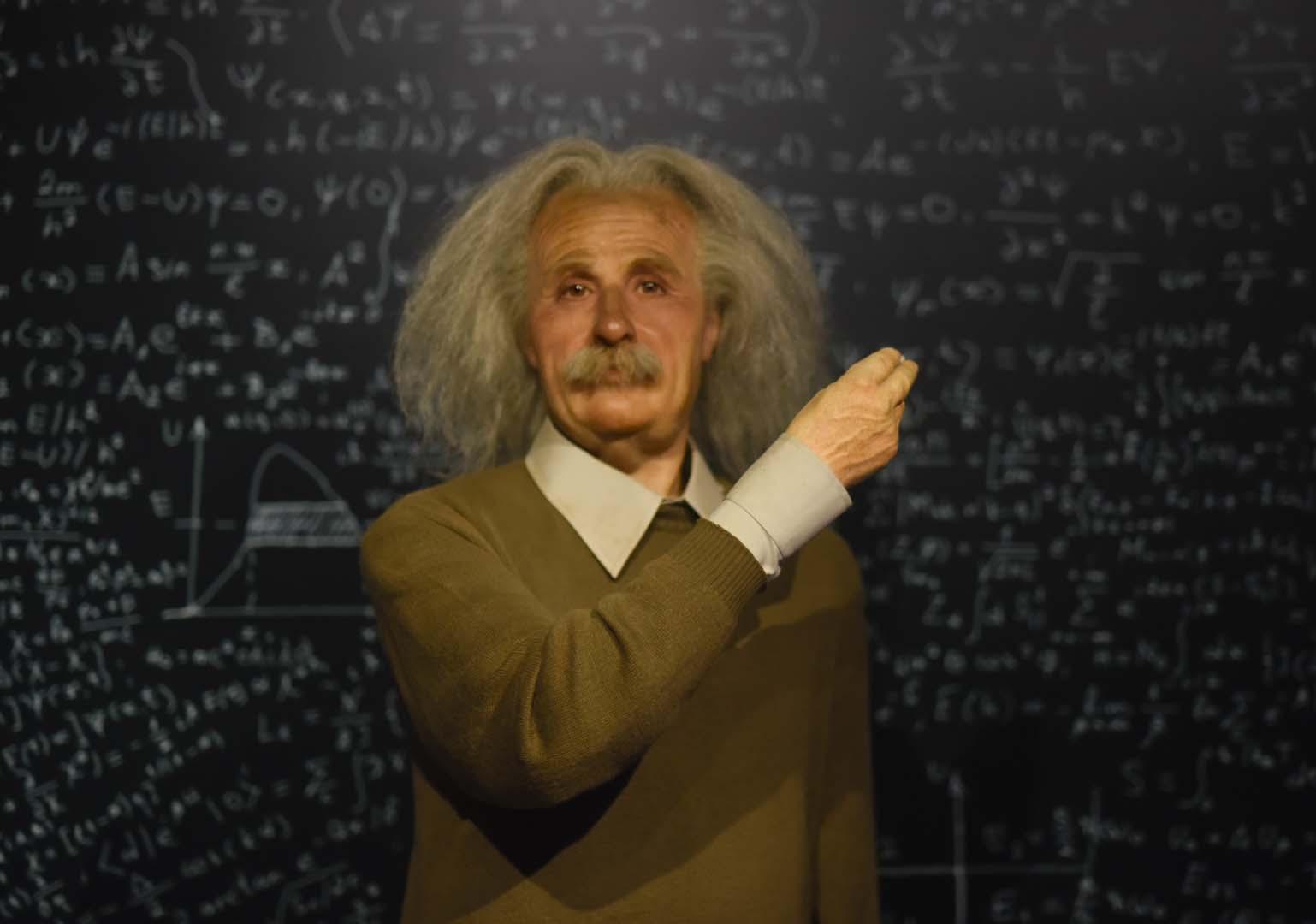 Einstein haklı çıktı! Karanlık ışıktan hızlı kayıyor