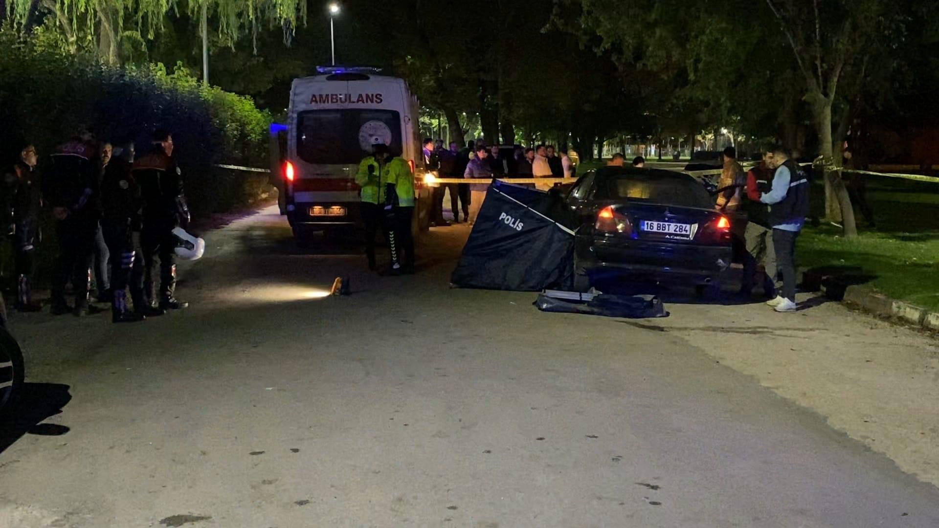 17 yaşındaki genç otomobilin altında kaldı: Annesinin feryatları yürekleri dağladı