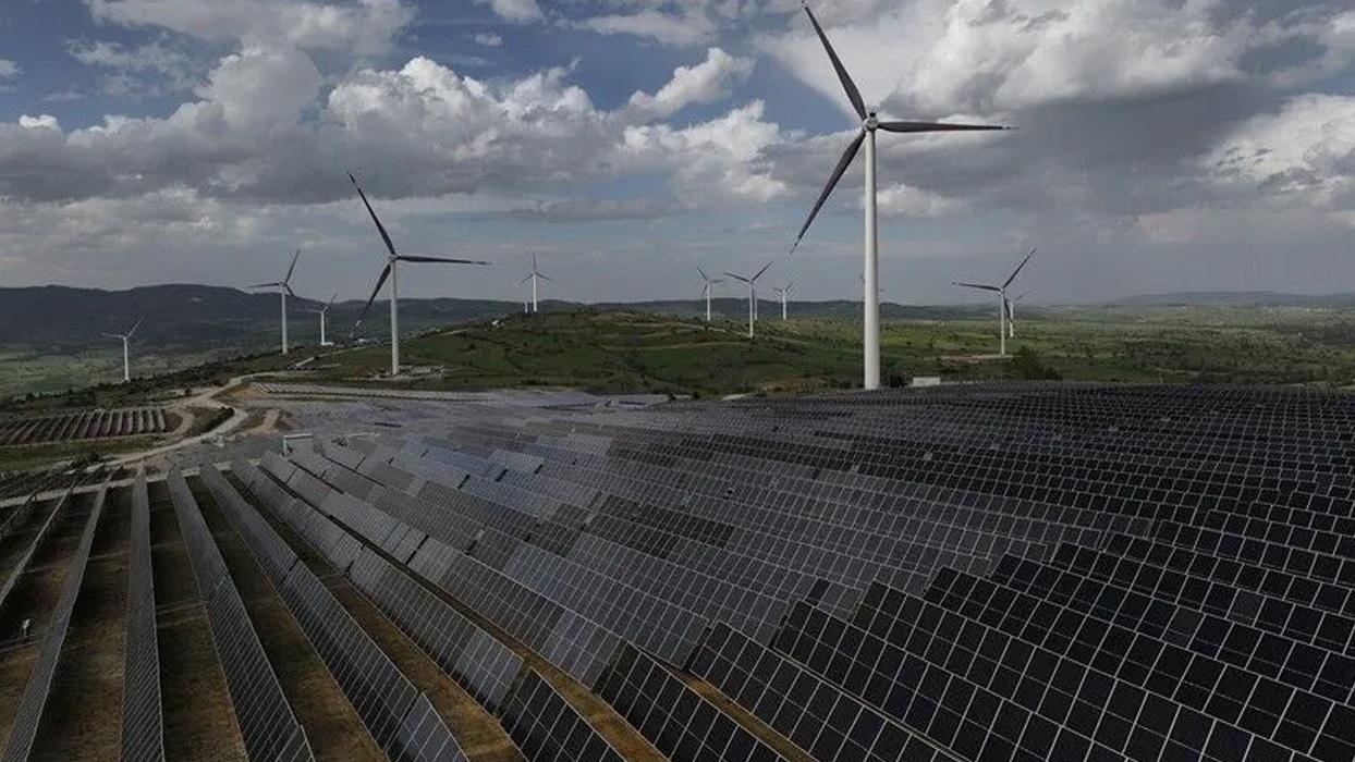 Güneş ve rüzgar YEKA projelerinin yaklaşık 2 milyar dolar yatırım getirmesi bekleniyor
