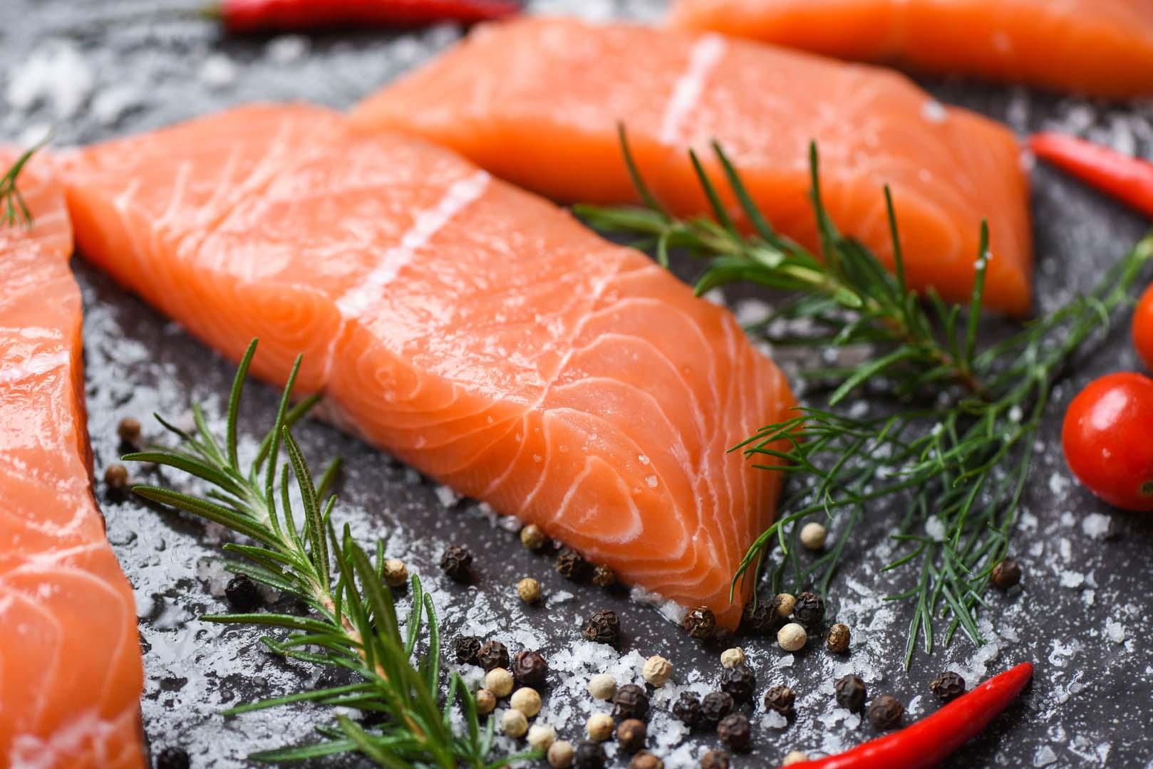 Somonun tahtı sallandı! Diyetisyenler somondan daha fazla Omega-3 içeren 5 besini açıkladı