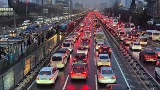 Köprüler, bağlantı yolları ve duraklar tıkandı! İstanbul'da mesai bitimi çileye dönüştü