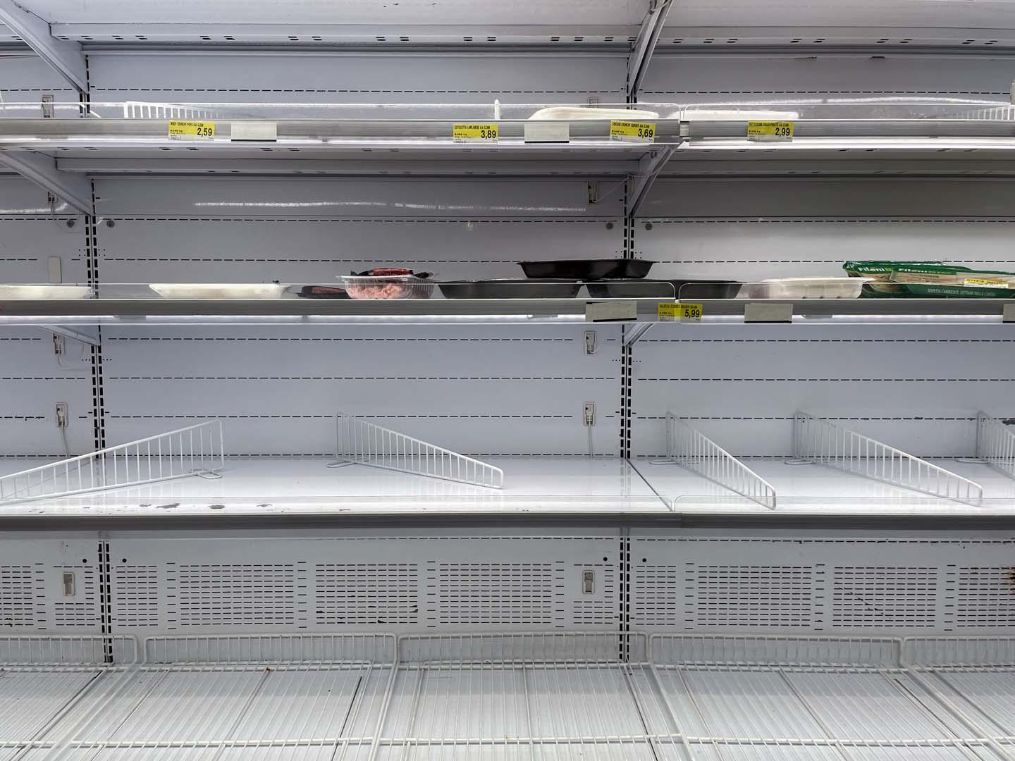 Napoli'de kamyoncu protestosu süpermarket raflarını boşalttı