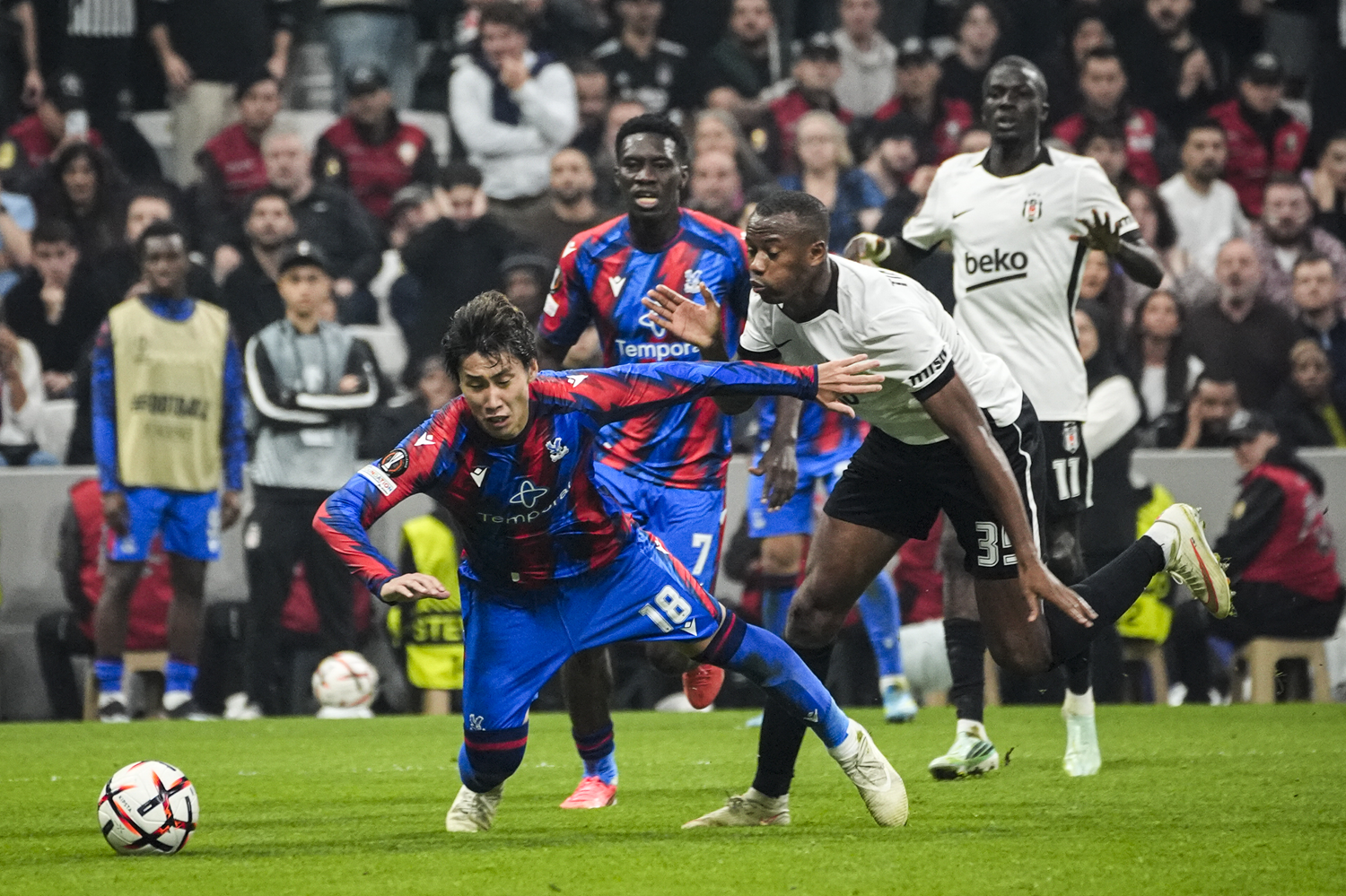 İngiltere'de Beşiktaş gündemi! ''Palace beraberliğe boyun eğdi''