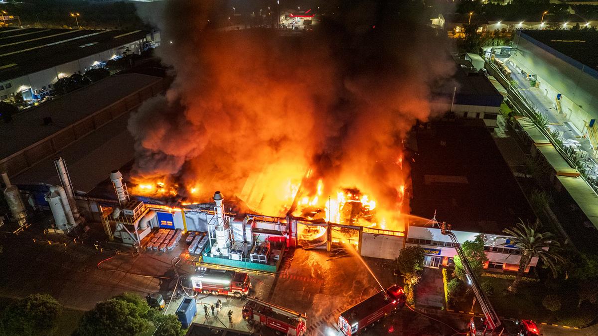 Manisa OSB'de yangın: Bölgeye çok sayıda ekip sevk edildi