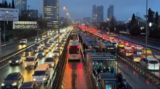 Maslak'ta kaza, Okmeydanı'nda arıza trafiği felç etti! İşte İstanbul'da trafik durumu