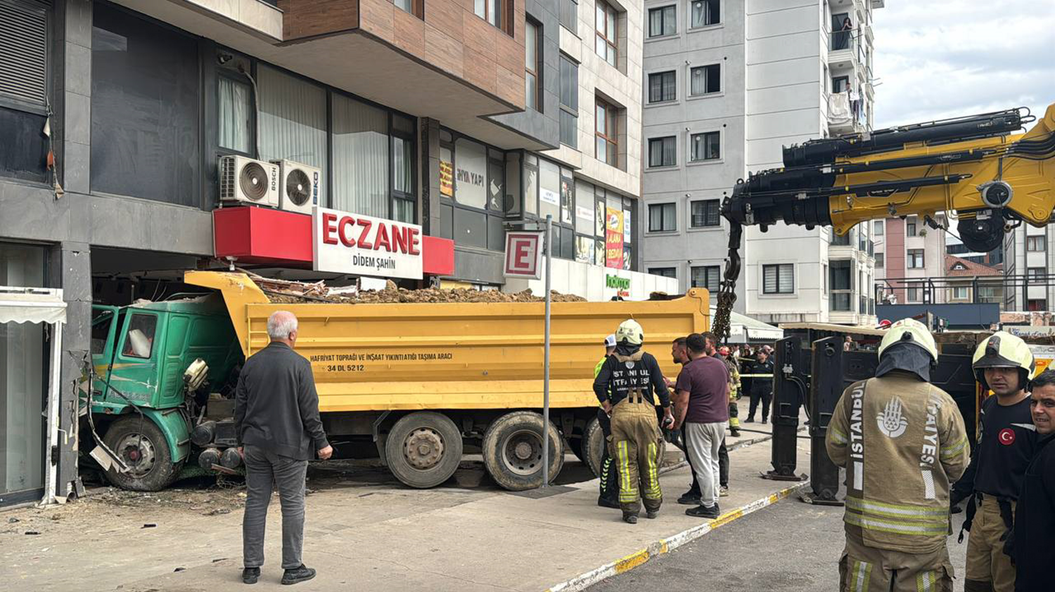 Pendik'te trafik kazası! 7 kişi yaralandı