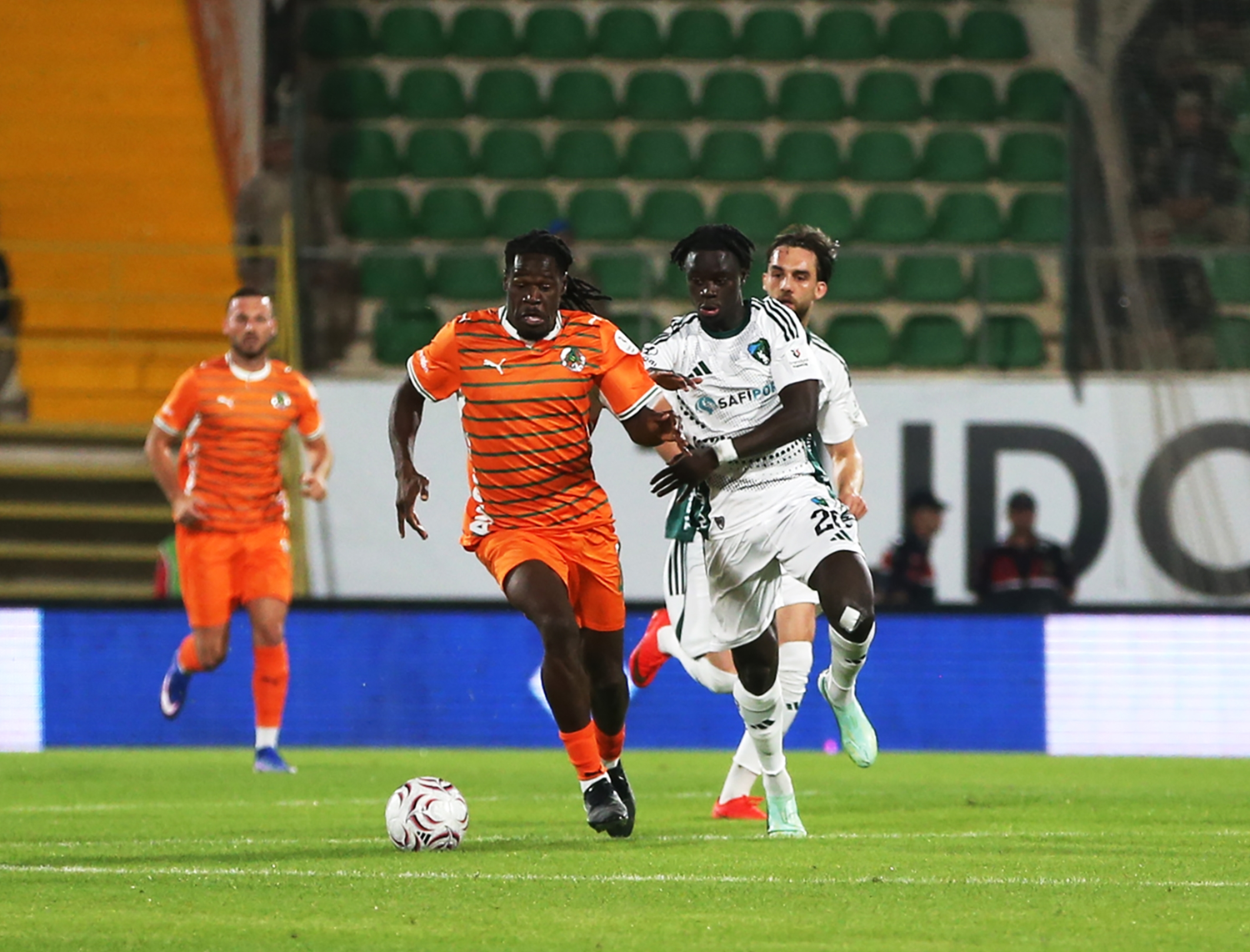 MAÇ SONUCU: Alanyaspor: 1 - Kocaelispor: 2