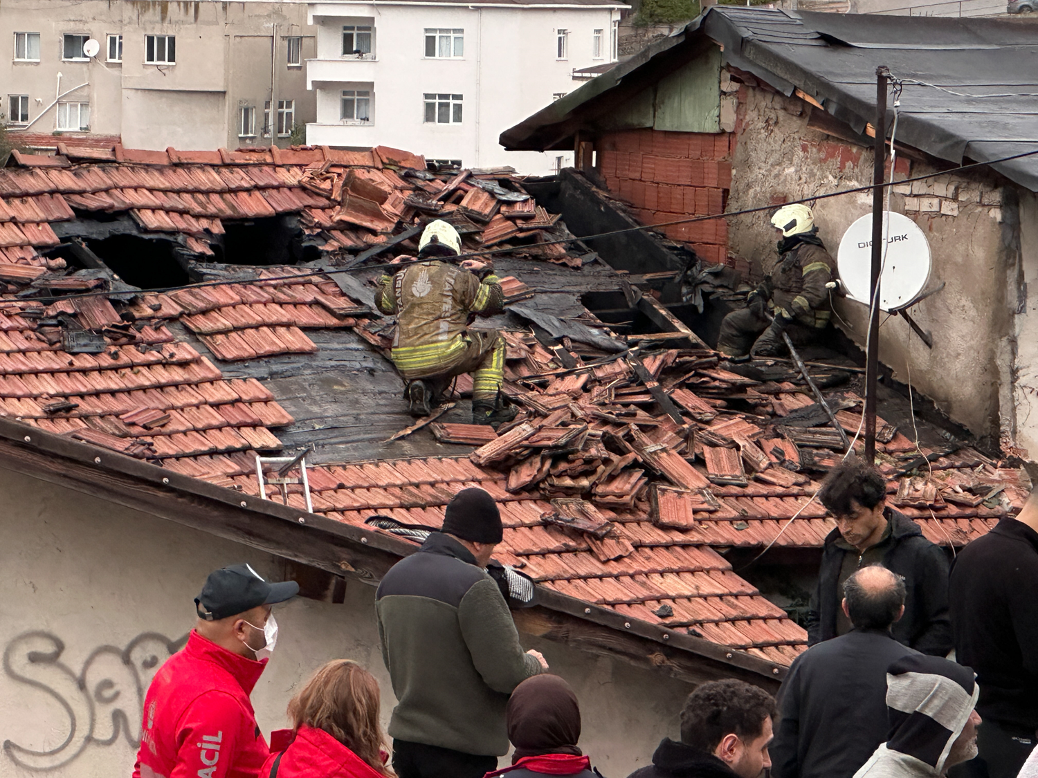 Maltepe'de yangın: 1 çocuk hayatını kaybetti