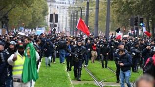 Paris'te öfke dinmiyor, sokaklar savaş alanı! Bin kişi gözaltında