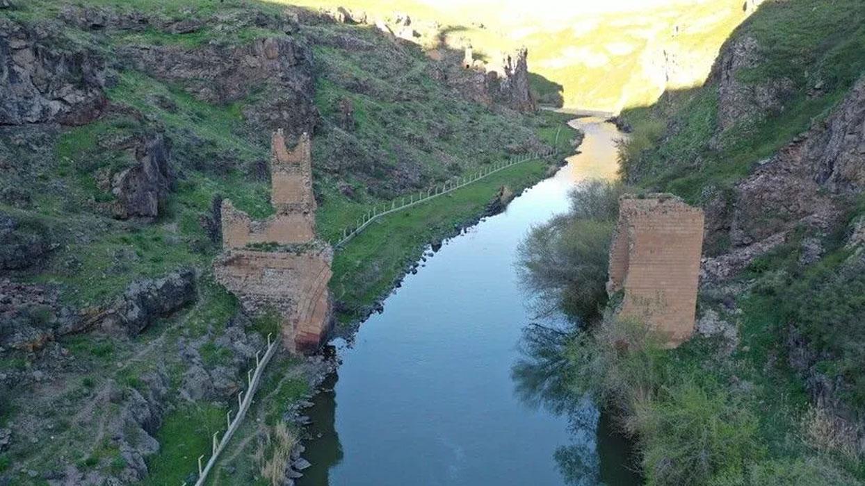 Türkiye ile Ermenistan arasındaki Ani Köprüsü'nün restorasyonunda yeni aşama