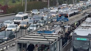 İstanbul'da derbi trafiği... Araç yoğunluğu başladı