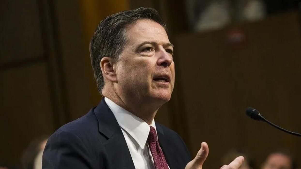 Eski FBI Direktörü James Comey gizli bilgileri basına sızdırmakla suçlandı