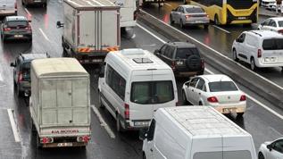 İstanbul'da yağmur sonrası trafik yüzde yüzde 80'e çıktı