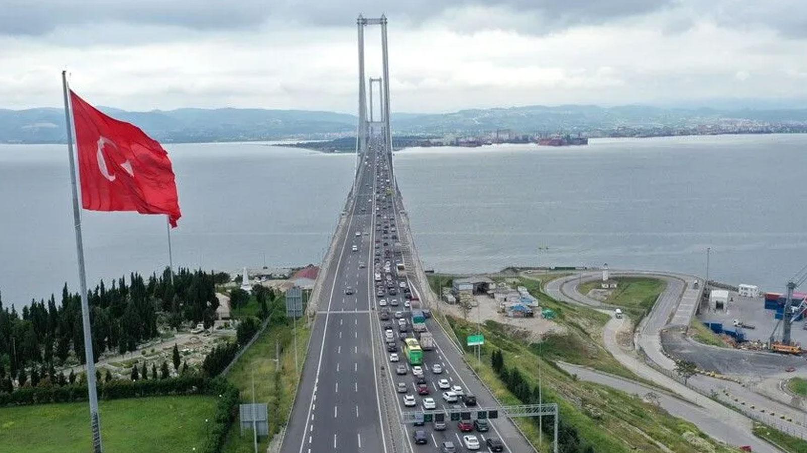 Osmangazi Köprüsü'ndeki "Cumhuriyet Koşusu" için 9 ilçeden ücretsiz servis kaldırılacak