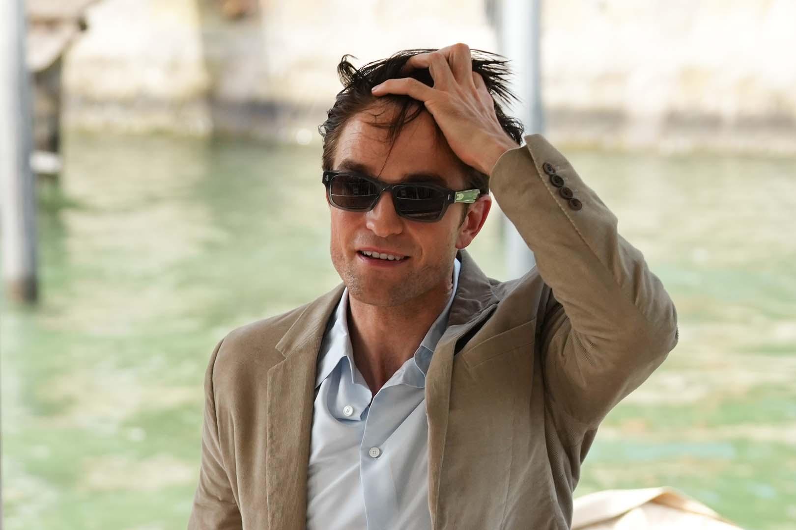 Robert Pattinson, The Batman 2'deki yönetmen değişimi hakkında ilk kez konuştu
