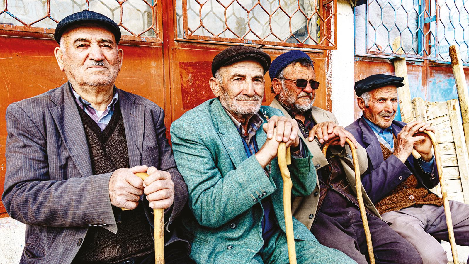 Emekliye hem zam hem destek!