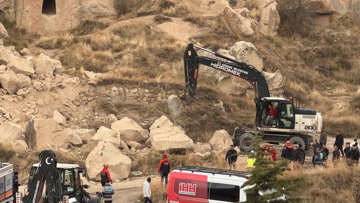 Kapadokya'da peribacası çöktü! 2 kişi hayatını kaybetti