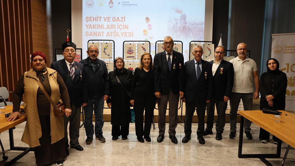 Cumhuriyet Bayramı'nda anlamlı buluşma: Gazilerin ellerinden çıkan eserler sergilendi