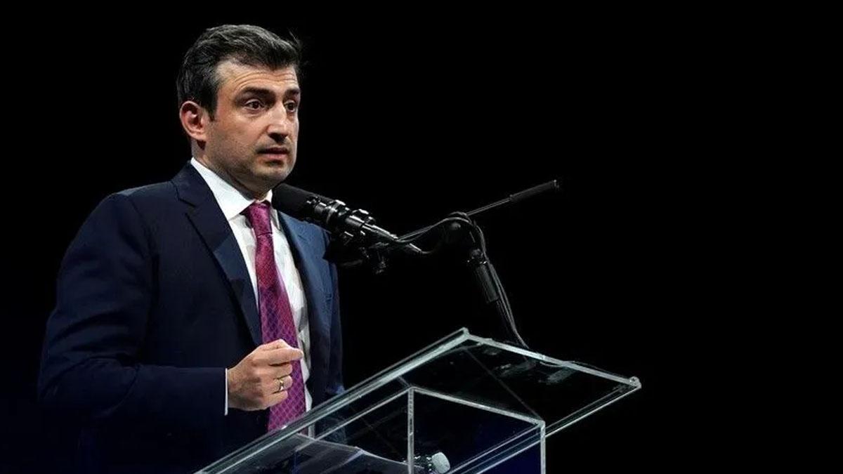 Selçuk Bayraktar'dan sert mukayese: Biri fikir çilesi çekiyor, diğeri ahlaksızca varlık sahibi oluyor