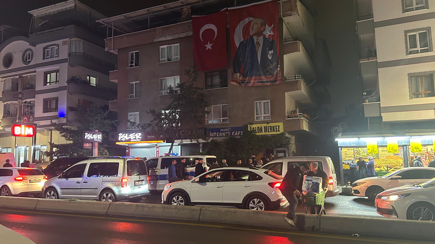 Başkentte bir kişi, kızını ve erkek arkadaşını öldürdü