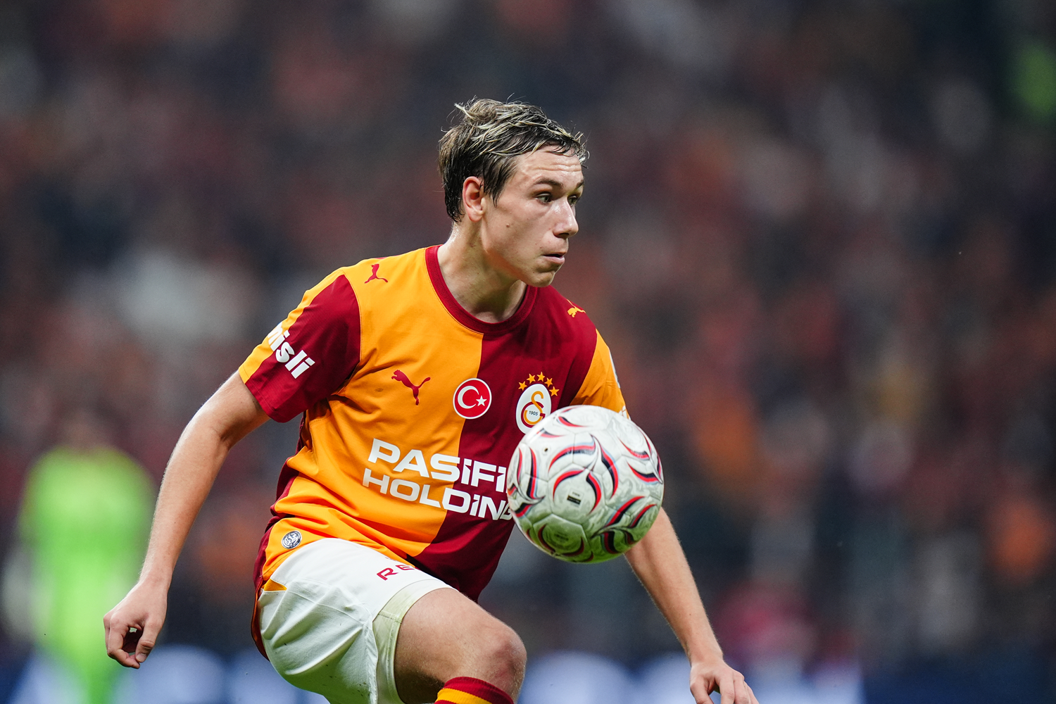 Galatasaray'ın yeni yıldızı Batrakov: Performansıyla göz dolduruyor!