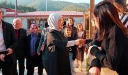 Emine Erdoğan, Hatay'daki Engelli merkezi ve çocuk evlerini ziyaret etti