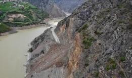 Gümüşhane'de korkutan heyelan: Vali Baruş'tan detaylı açıklama! Ölü ve yaralı var mı?