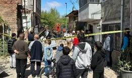 Deprem sonrası ilk zayiat: Bakırköy'de metruk binada kısmi çökme