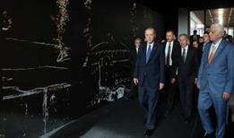 Cumhurbaşkanı Erdoğan, "Bir Şiir Bir Hayat Canım İstanbul" sergisini gezdi