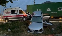 Bursa'da ambulans ile otomobilin çarpıştığı kazada 1 kişi yaralandı