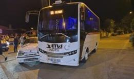 Edirne'de otomobille çarpışan minibüsteki yolcu yaralandı