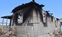 Hatay'da deprem sonrası yapılan ev alev alev yanarak kullanılmaz hale geldi