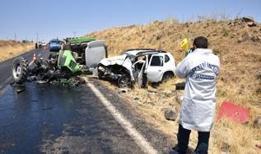 Şanlıurfa'nın Siverek ilçesinde trafik kazası: 1 kişi öldü, 2 kişi yaralandı