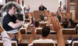 Gerçekleri kaldıramadı! CHP'li isimden sokak ağzıyla belediye başkanlığı