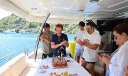 Sevim Emre ve torunu yanındaydı... Orhan Gencebay'ın doğum günü mutluluğu