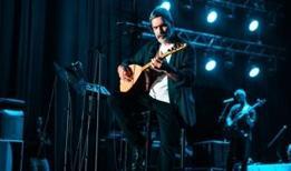 Nevşehir'de Uğur Işılak Rüzgarı esti... Kültür Yolu Festivali'nde konser verdi